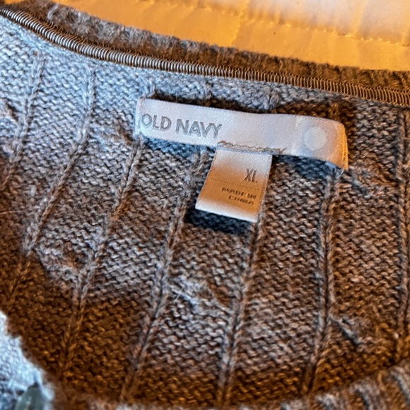 Gray cable knit cardigan - Picture 2 of 3